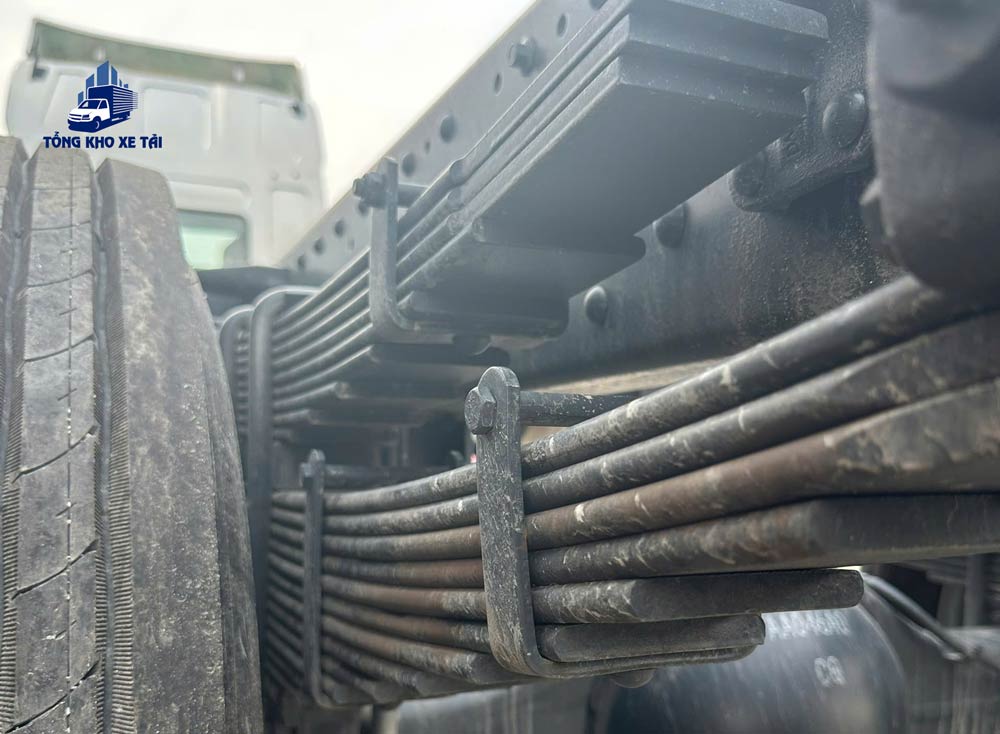 XE TẢI CHENGLONG 8 TẤN H5 240HP THÙNG 9M9